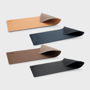 Quatre tapis de yoga premium, couleurs variées.