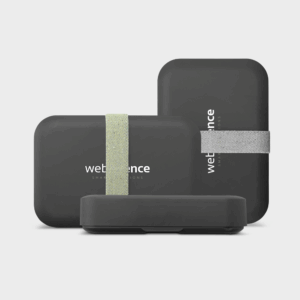 Trois étuis de protection noire avec textures différentes.