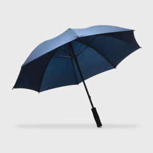 Parapluie bleu ouvert sur fond blanc.
