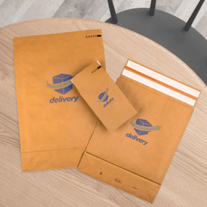 Enveloppes kraft recyclables avec logo livraison.