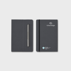 Carnet UrbanEdge noir avec stylo.