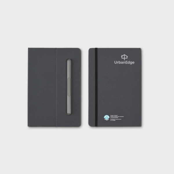 Carnet UrbanEdge noir avec stylo.