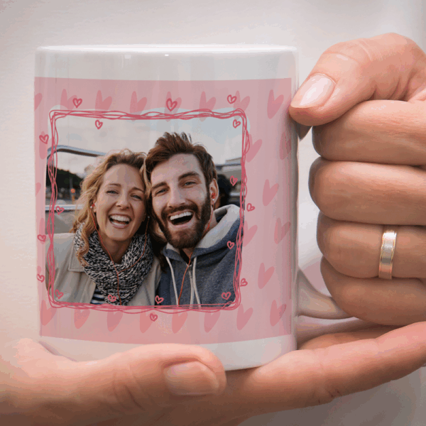Mug personnalisé photo couple avec cadre roses amour.