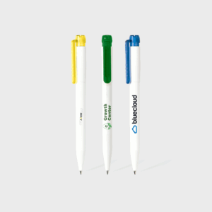 Trois stylos promotionnels en plastique coloré