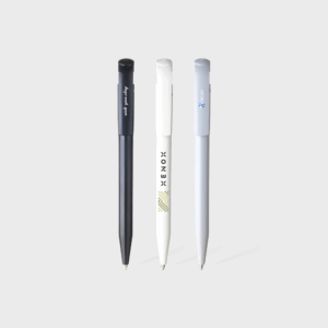 Trois stylos à bille, noir, blanc, gris