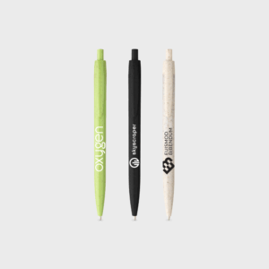 Trois stylos écologiques de différentes couleurs.