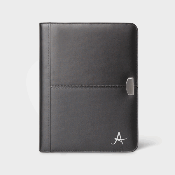 Porte-documents en cuir noir avec fermeture métallique.
