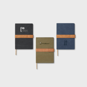 Carnets en cuir et tissu avec logos, trois couleurs.