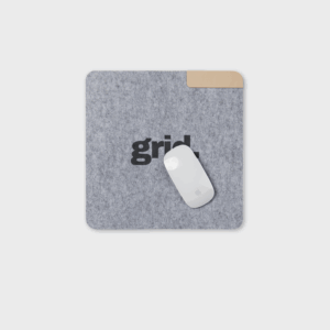 Tapis souris gris avec texte 'grid'.