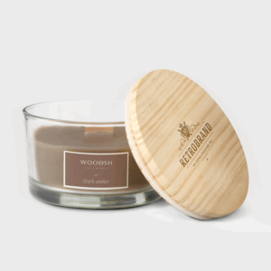 Bougie parfumée ambre foncé avec couvercle en bois.