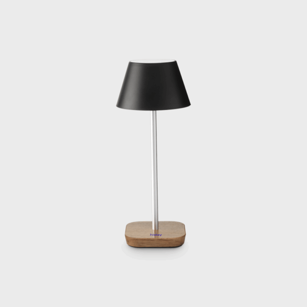 Lampe de table moderne en métal et bois.
