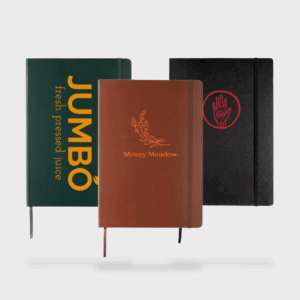 Trois carnets personnalisés avec logos différents.